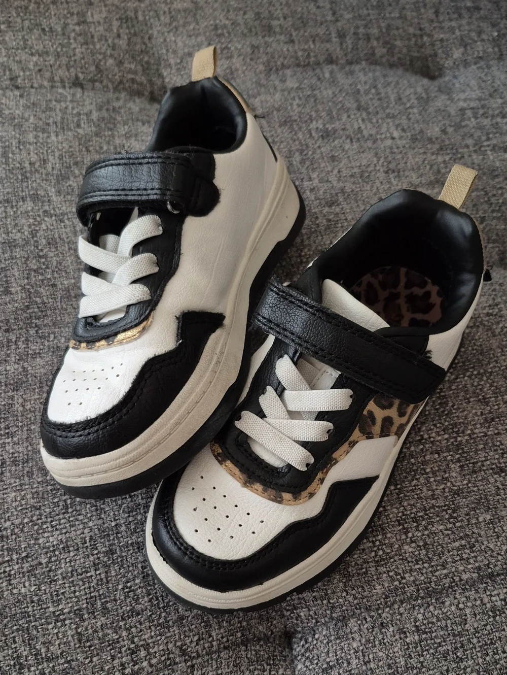 Oshkosh Velcro Girls Shoes Sz.11